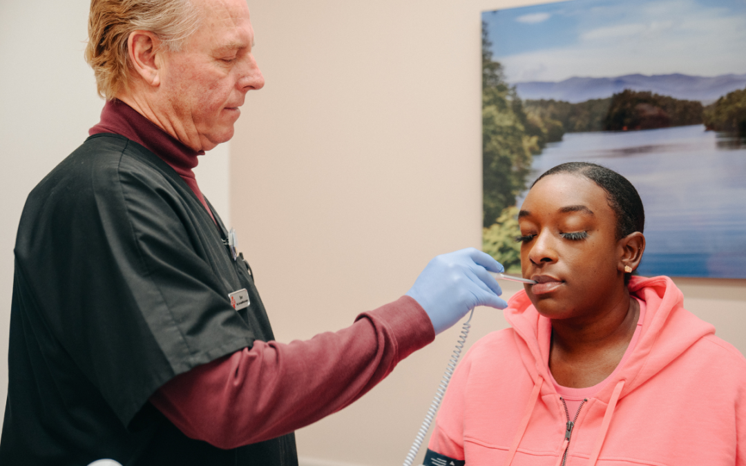 Symptoms, Causes, and Treatment Options for Walking Pneumonia